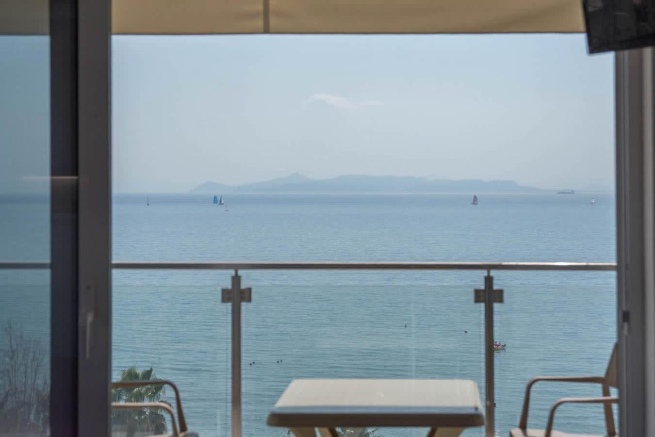 Breathtaking Seaview Studio In Athenian Riviera Extérieur photo